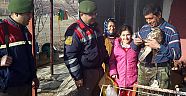 Yaralı şahine Jandarma yardım etti