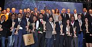 Yılın Gazetecileri ödüllerini aldı 