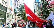Yörüklerden caddeye Türk bayrağı