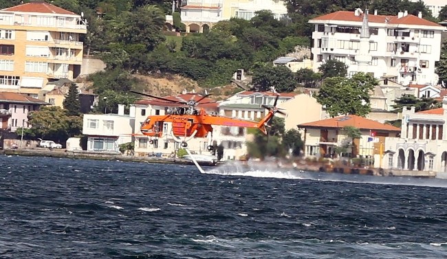 Tarihi köşk yandı