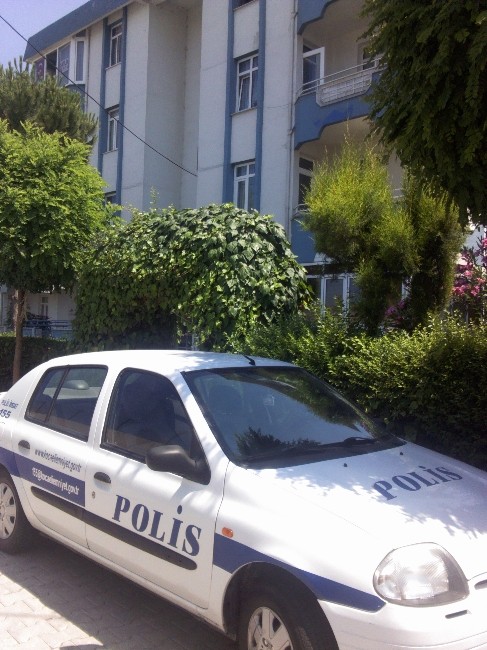 Tatile giden çiftin evindeki ziynetler çalındı