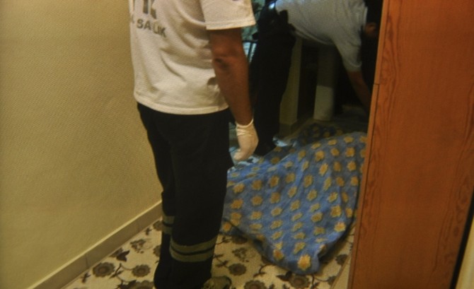 Tek başına yaşayan kadın ölü bulundu