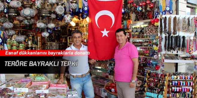 Teröre bayraklı tepki