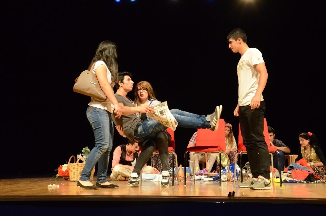 Tiyatro Şenliği’nde heyecan devam ediyor