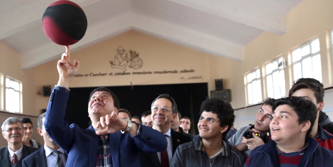 Türel: “Bir işi yapmak değil, o işi neden yaptığını anlamak önemli”