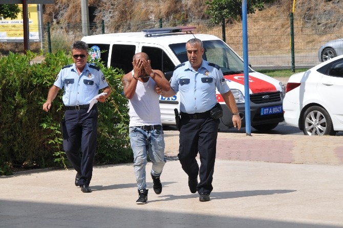 Turistin Cüzdanını Çalan Zanlı Yakalandı