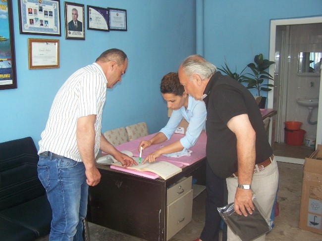 Türk Hava kurumu'ndan muhtarlara çanta ve fitre zarfı