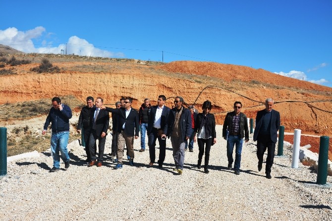 Turkay Özgür,  Elmalı’da gölet çalışmalarını inceledi