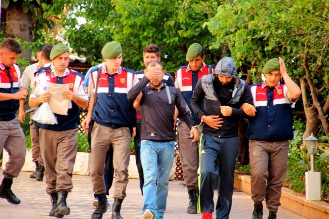 Üç evde Hırsızlık yapan 4 kişi yakalandı
