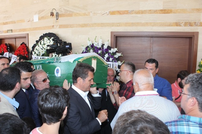 Ünal Aysal’ın Annesi Toprağa Verildi