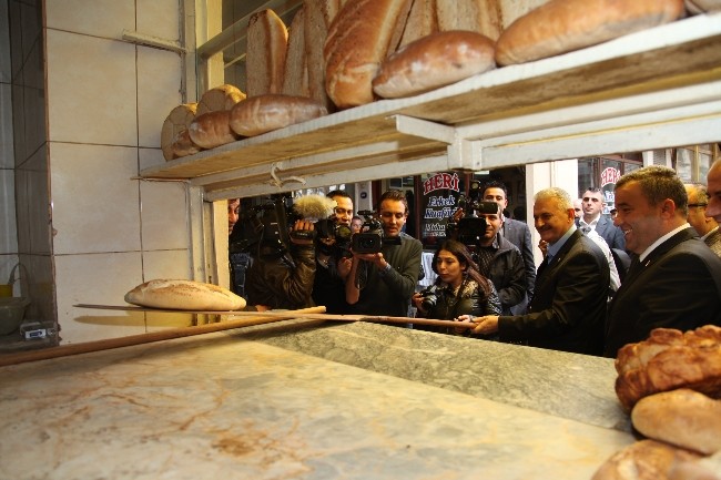 URLA, BİNALİ YILDIRIM'I BAĞRINA BASTI