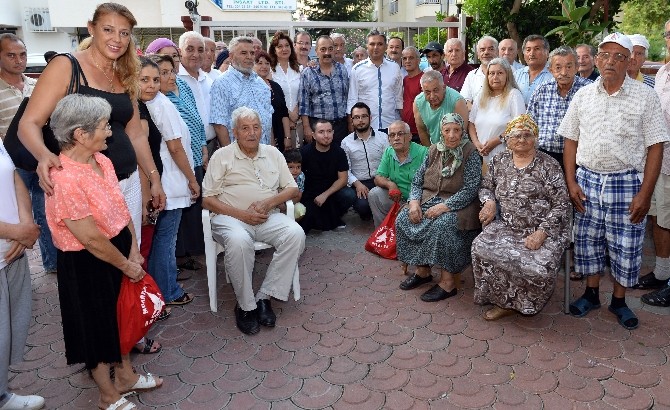 Uysal,yaşlıların bayramını kutladı