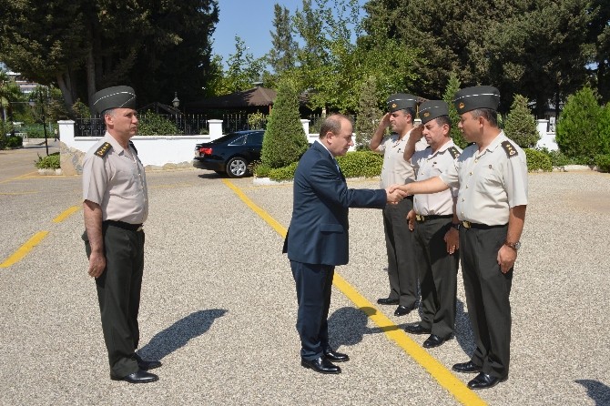 Vali Öztürk, İl jandarma komutanı Yurdagül'ü ziyaret etti