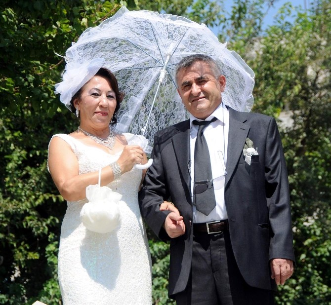 Yarım kalan aşk 35 yıl sonra mutlu sonla bitti