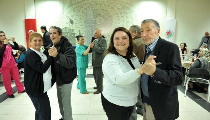 Yaşlılar gönüllerince eğlendi