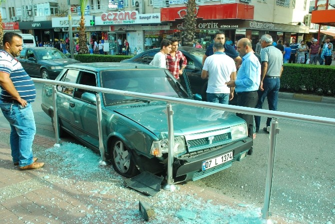 Yaya korkuluklarına çarparak durabildi