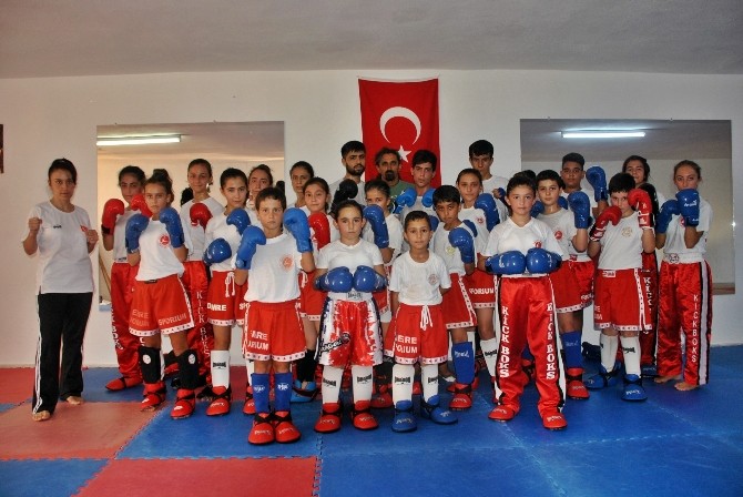 Yeni şampiyonlar yetiştiriyor