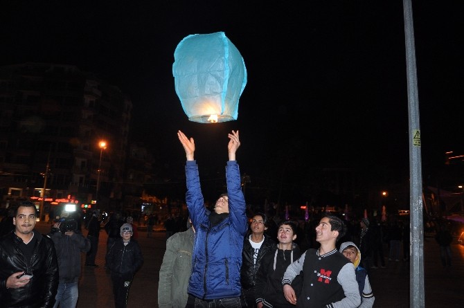 Yeni yıla dilek balonu uçararak girdiler