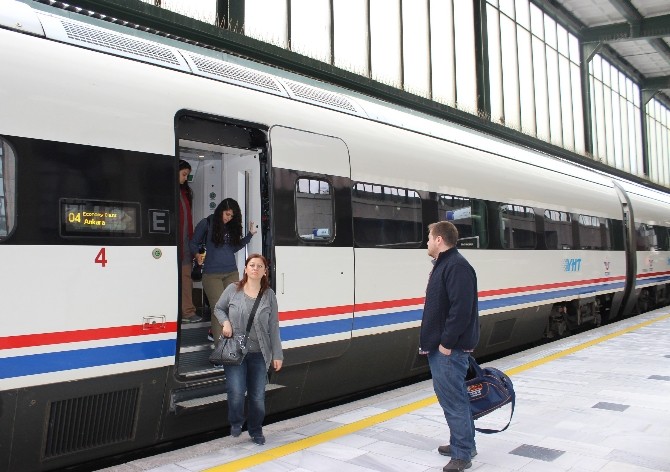 YHT’de yoğnluk bayramın 3'ncü günün de yoğun