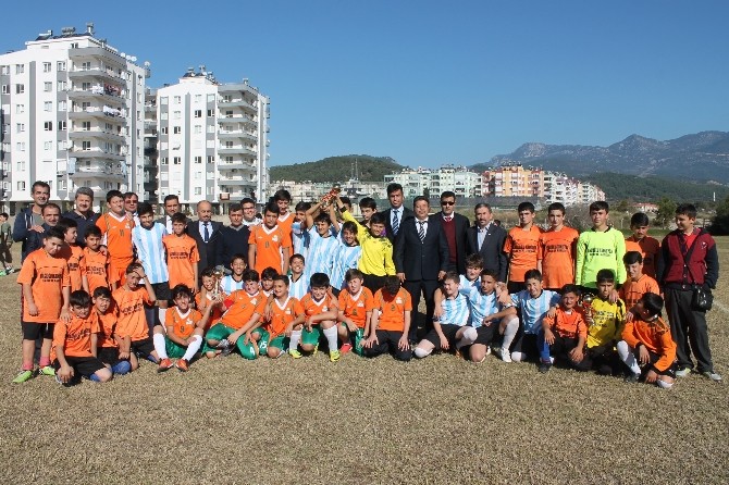 Yıldız Erkekler Şampiyonu Toros Ortaokulu oldu