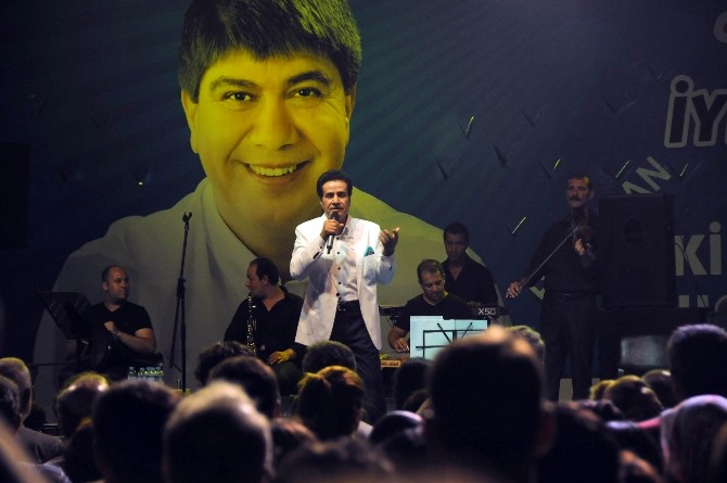 Zekai Tunca'dan unutulmaz konser