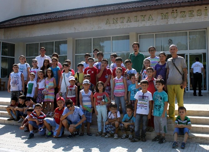 Zeytinköylü öğrencilere müzede tarih dersi
