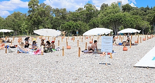 Dünyaca ünlü sahilde sosyal mesafeli yoğunluk