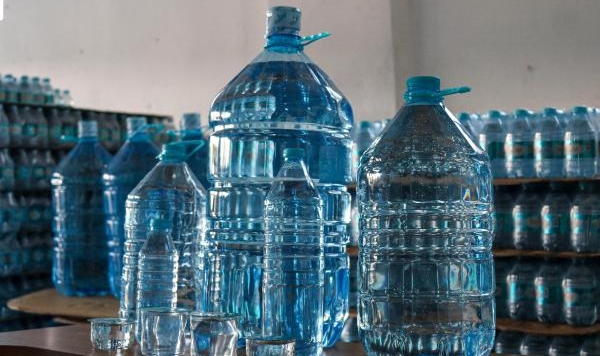 Damacanadan 1 bardak su 60 kuruşa doluyor